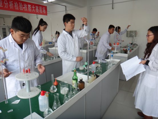 学生化工分析实训
